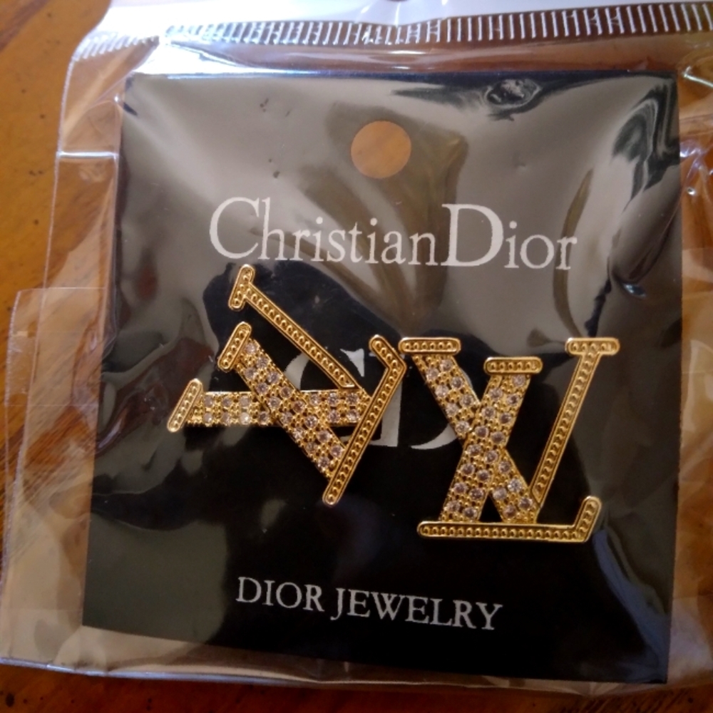 New Stylish Gold LV Earrings. Will definitely go well with any outfit.